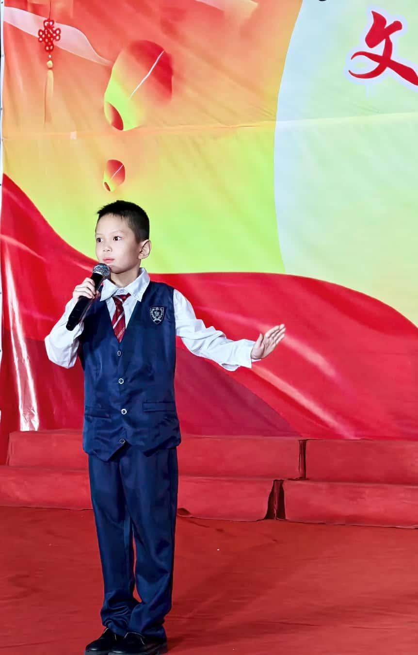 艺术家与业主同台!柳林社区双节晚会“专业范儿”十足(图5) 艺术家与业主同台!柳林社区双节晚会“专业范儿”十足(图5)