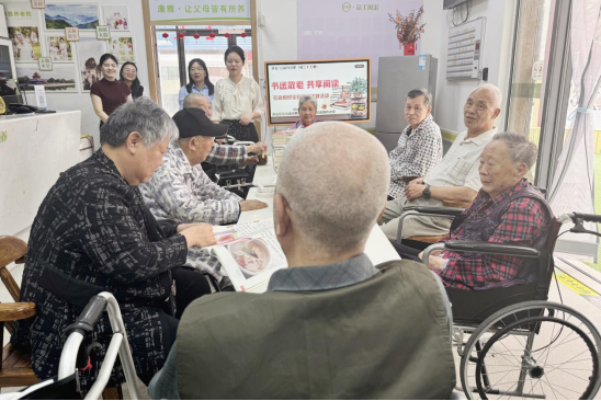 书送敬老，共享阅读—区社会组织孵化基地开展第27期全民阅读活动(图2)