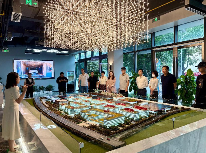 武汉经开区年轻一代民企商会 “迎七一” 党建活动圆满举行(图2)